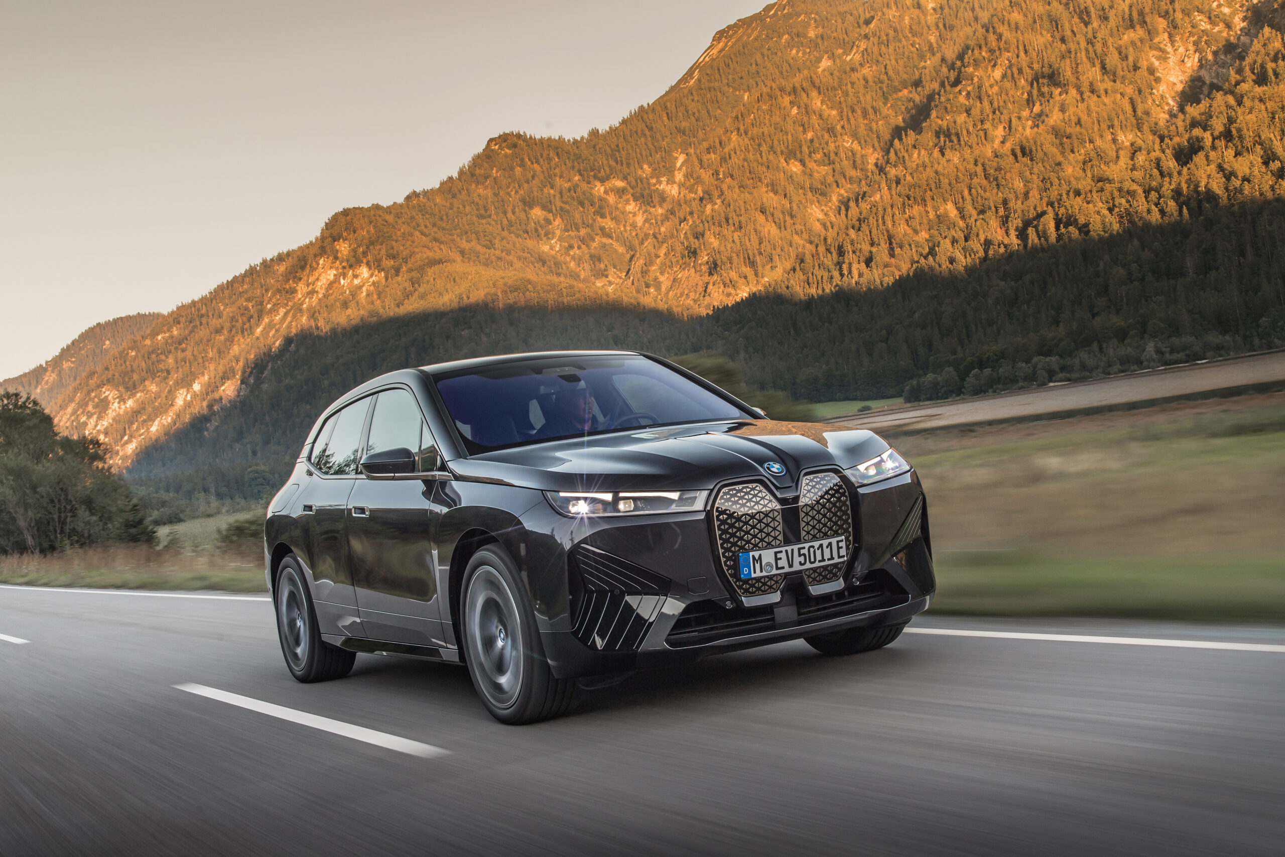 BMW iX (2022)